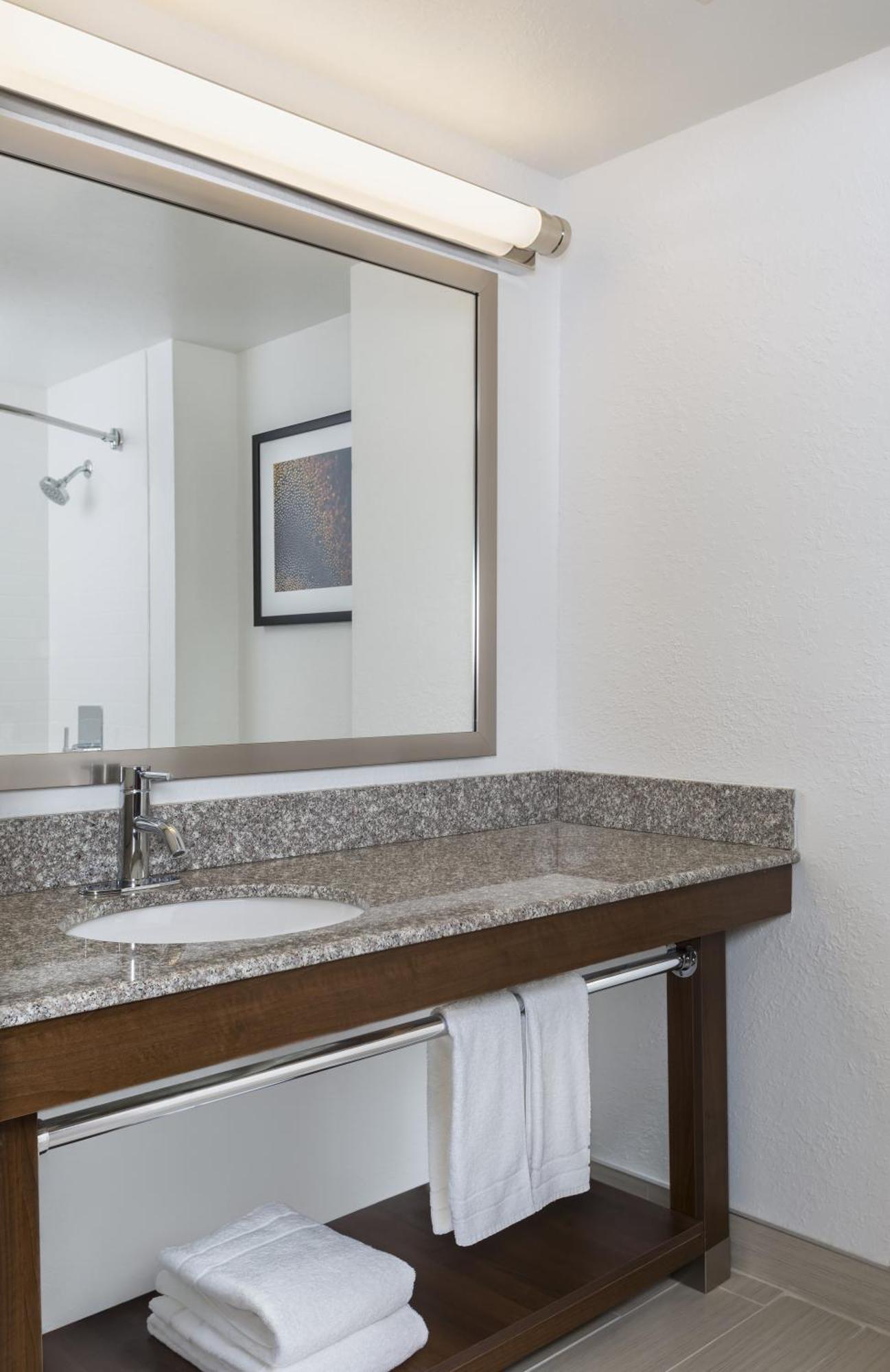 Four Points By Sheraton Milwaukee Airport Ngoại thất bức ảnh
